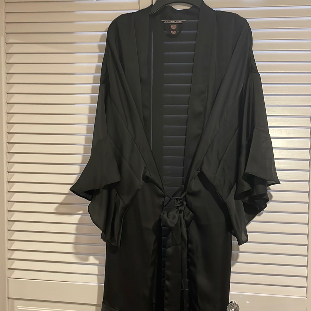 Victoria Secret 🤫 black robe 👘 size M/L